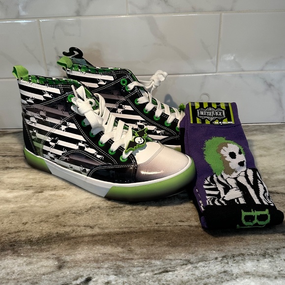 BEETLEJUICE Womens Casual High Top SNEAKERS Ground Up Stripes Sz 8.5 + SOCKS - Picture 1 of 13